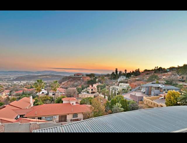 6 BEDROOM HOUSE FOR SALE IN GLENVISTA